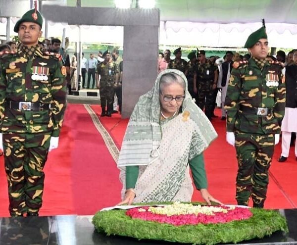 আওয়ামী লীগের ৭৫তম প্রতিষ্ঠাবার্ষিকীতে বঙ্গবন্ধুর প্রতি শ্রদ্ধা নিবেদন করলেন…