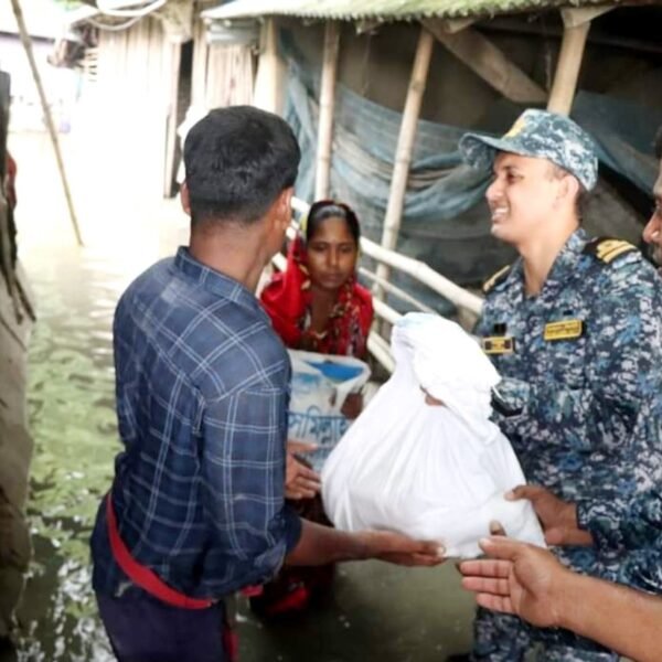 সশস্ত্র বাহিনী কর্তৃক সারাদেশে বন্যার্তদের উদ্ধার, চিকিৎসা সেবা ও…