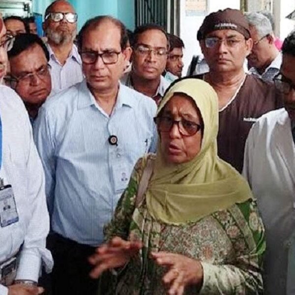 আন্দোলনে আহতদের চিকিৎসার খোঁজ নিতে ঢামেকে স্বাস্থ্য উপদেষ্টা