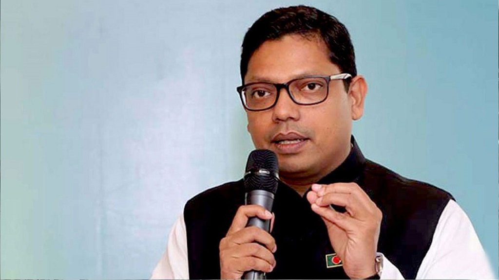 পলক বিমানবন্দরে আটক