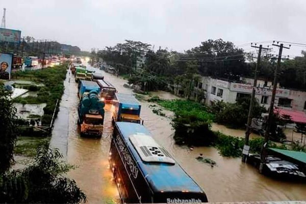 পানির নিচে ঢাকা-চট্টগ্রাম মহাসড়ক, দীর্ঘ যানজট