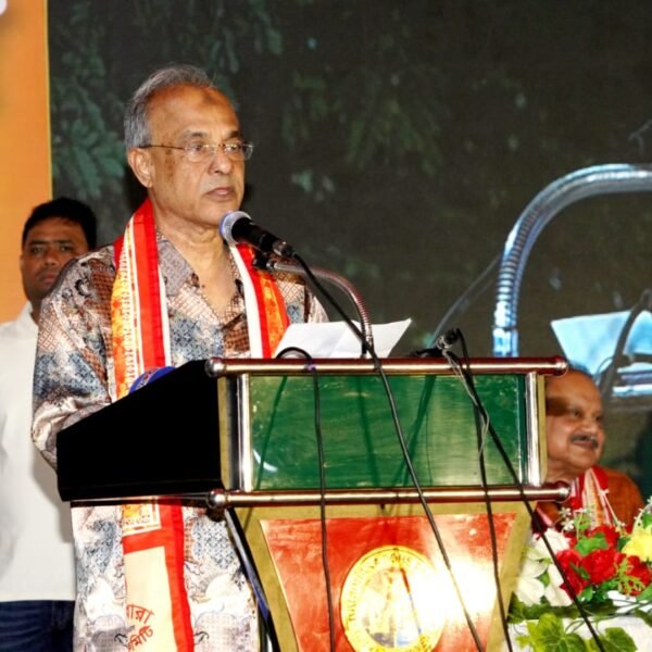 সকল সনাতন ধর্মাবলম্বীকে স্বতঃস্ফূর্তভাবে দুর্গাপূজা উদযাপনের আহ্বান স্বরাষ্ট্র উপদেষ্টার