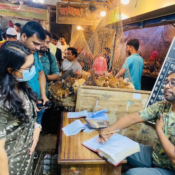 বাণিজ্য মন্ত্রণালয়ের নিয়মিত অভিযানে কমতে শুরু করেছে ডিমের দাম