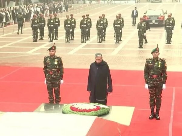 শহিদ বুদ্ধিজীবীদের প্রতি রাষ্ট্রপতির শ্রদ্ধা 