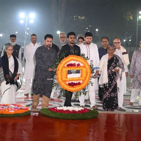 ভাষা শহীদদের প্রতি উপদেষ্টাদের শ্রদ্ধা নিবেদন