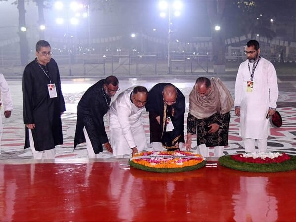 ভাষা শহীদদের প্রতি প্রধান বিচারপতির শ্রদ্ধা নিবেদন
