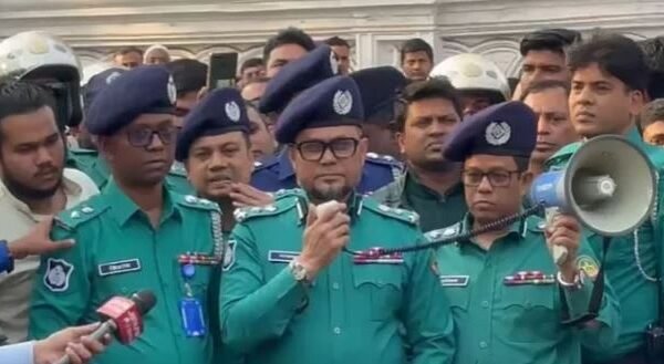 গাজীপুরে হামলার ঘটনায় ওসি প্রত্যাহার, ক্ষমা চাইলেন পুলিশ কমিশনার