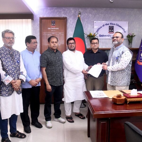 গণঅভ্যুত্থানে হামলাকারীদের বিচারসহ শিক্ষার মানোন্নয়নের ১১ দাবিতে ঢাবি উপাচার্যের…