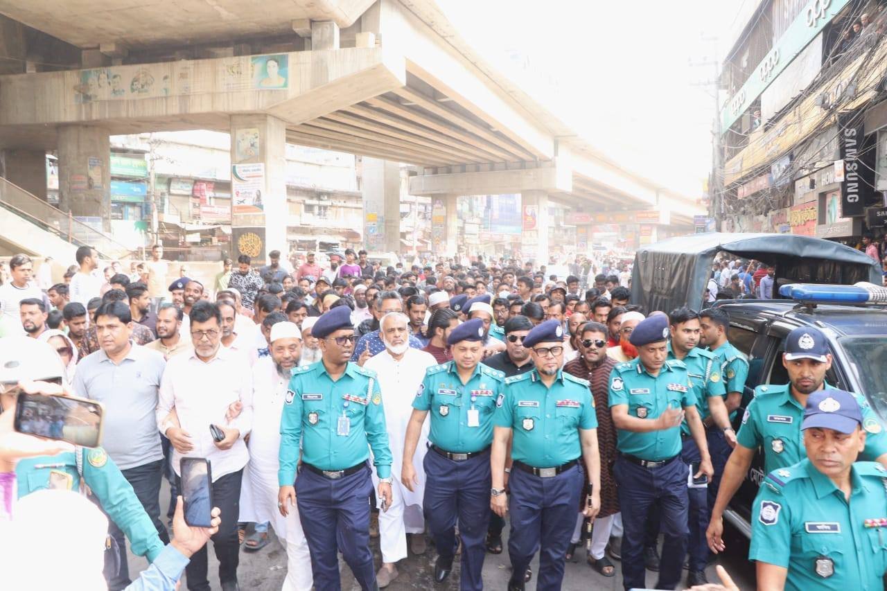 গাজীপুর মেট্রোপলিটন পুলিশ কমিশনারের চৌরাস্তা সংলগ্ন এলাকা ফুটপাত দখলমুক্ত…