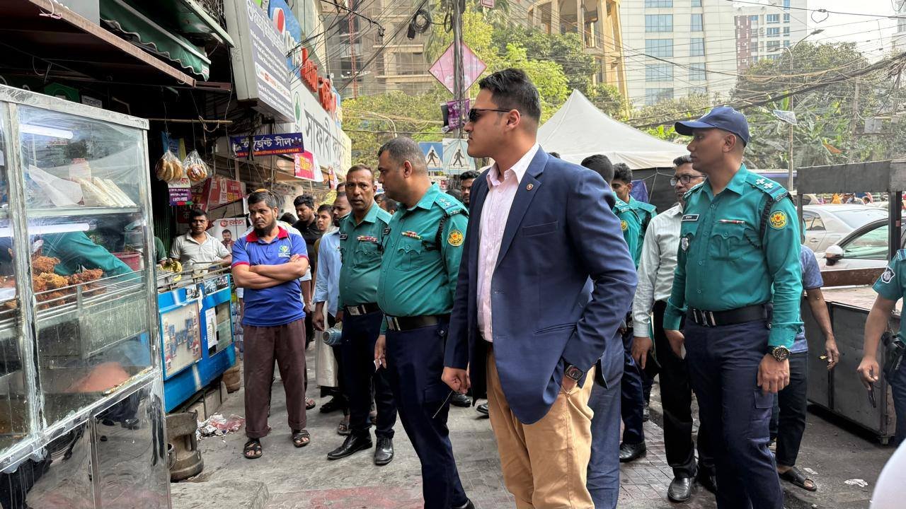 ডিএমপি কর্তৃক গুলশান-২ এলাকায় অবৈধ ভাসমান দোকান ও হকার…
