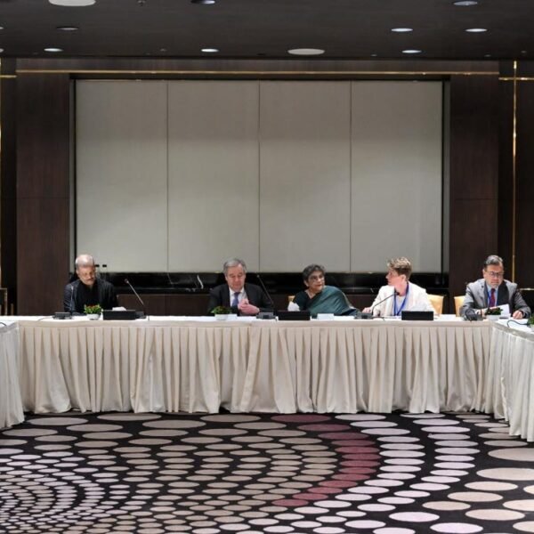 রাজনৈতিক নেতাদের সঙ্গে জাতিসংঘ মহাসচিবের গোলটেবিল বৈঠক