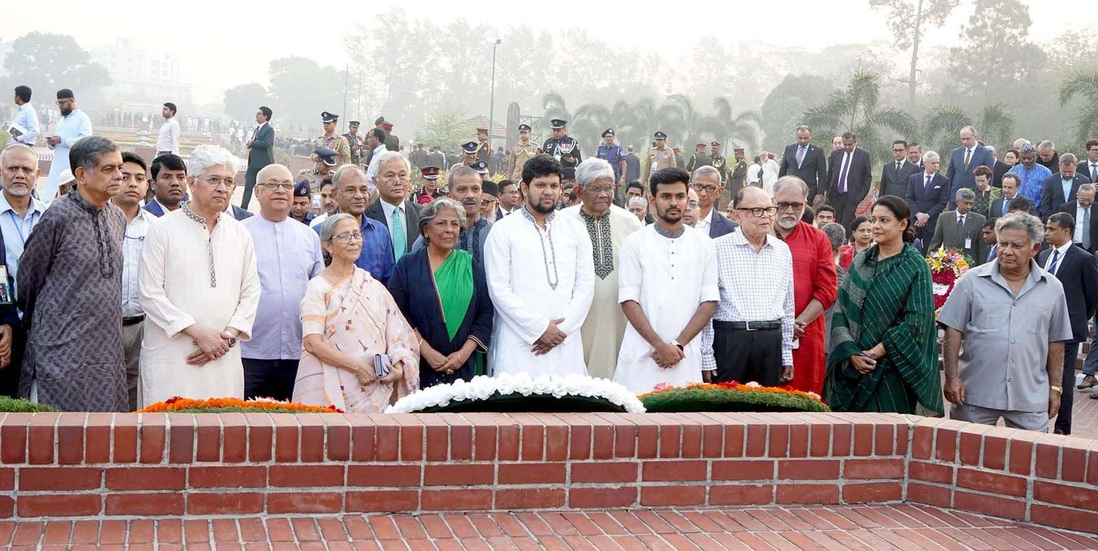 স্বাধীনতা দিবস উপলক্ষে জাতীয় স্মৃতিসৌধে শ্রদ্ধা জানালেন বিভিন্ন মন্ত্রণালয়ের…