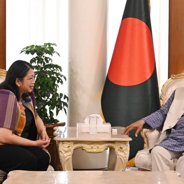 ফিলিপাইনের রাষ্ট্রদূত নিনা পি. কেংলেট প্রধান উপদেষ্টার সাথে সাক্ষাৎ…