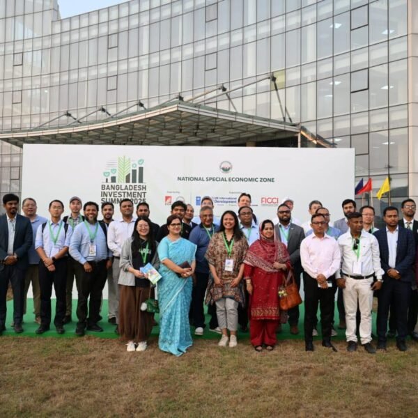 বিদেশি বিনিয়োগকারীদের মীরসরাইয়ের ন্যাশনাল স্পেশাল ইকোনমিক জোন পরিদর্শন