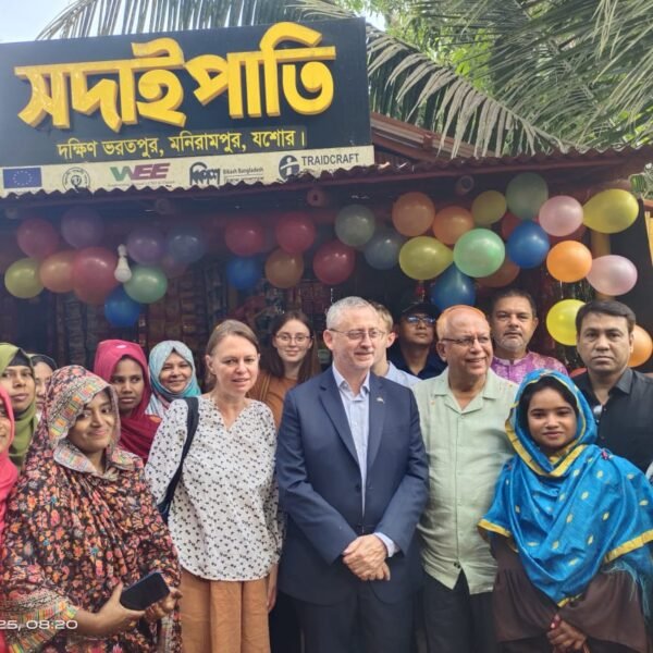 মনিরামপুরে ইউরোপীয় ইউনিয়নের রাষ্ট্রদূতের সফর: নারী উদ্যোক্তাদের উদ্যমে বদলাচ্ছে…
