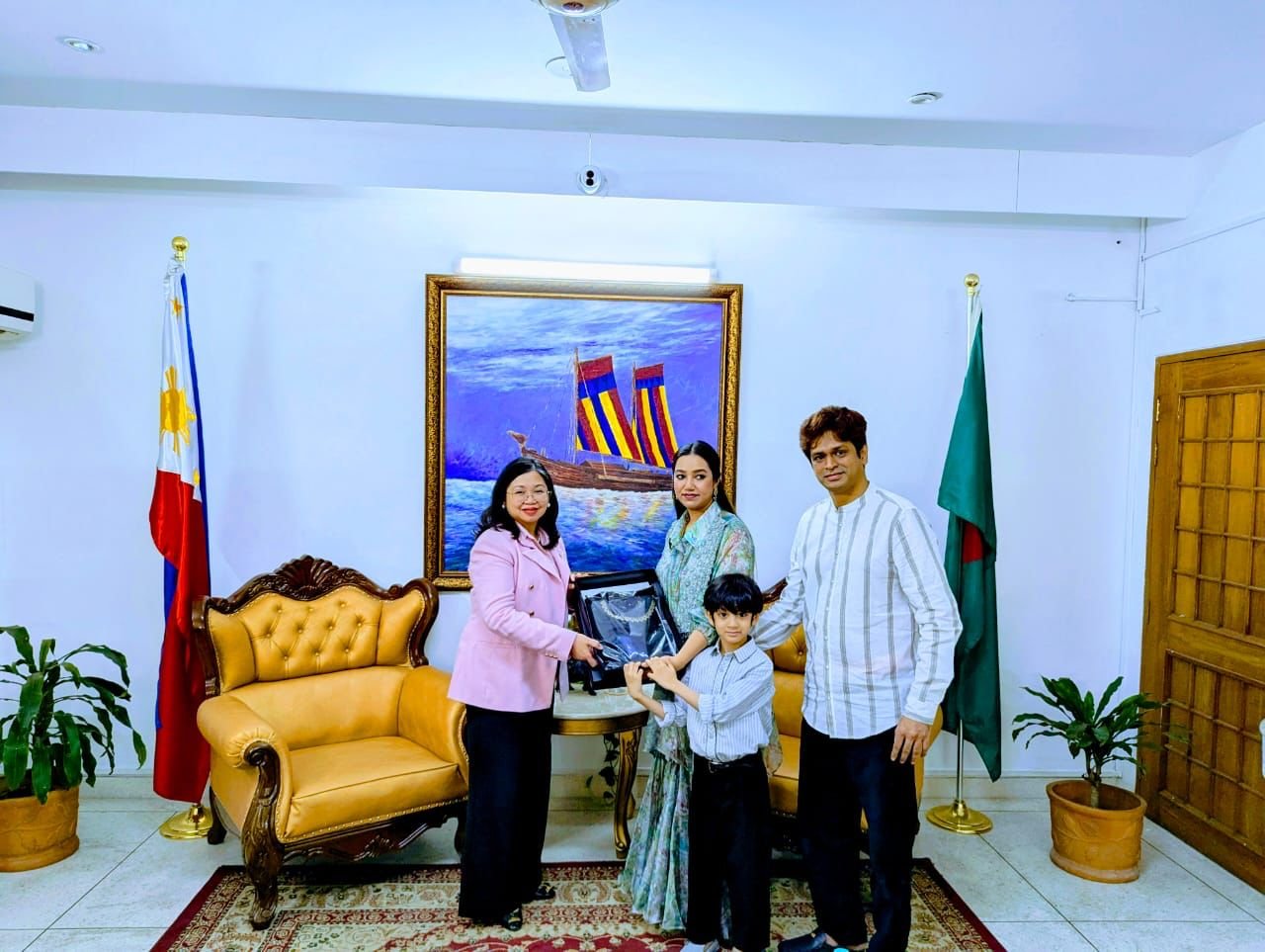 ফিলিপাইনের রাষ্ট্রদূতের সঙ্গে ফলপ্রসূ বৈঠকে বাংলাদেশ-ফিলিপাইন চেম্বারের পরিচালকবৃন্দ সালাউদ্দিন-মাকসুদা…