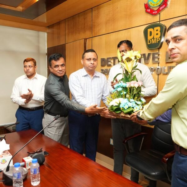 ডিবির সাবেক অতিরিক্ত কমিশনার ও নবনিযুক্ত ঢাকা রেঞ্জ ডিআাইজি…