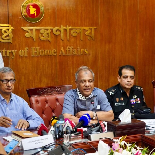 নির্ধারিত পশুর হাটের উদ্দেশে যাওয়া গাড়ি মাঝপথে থামালে ব্যবস্থা-…