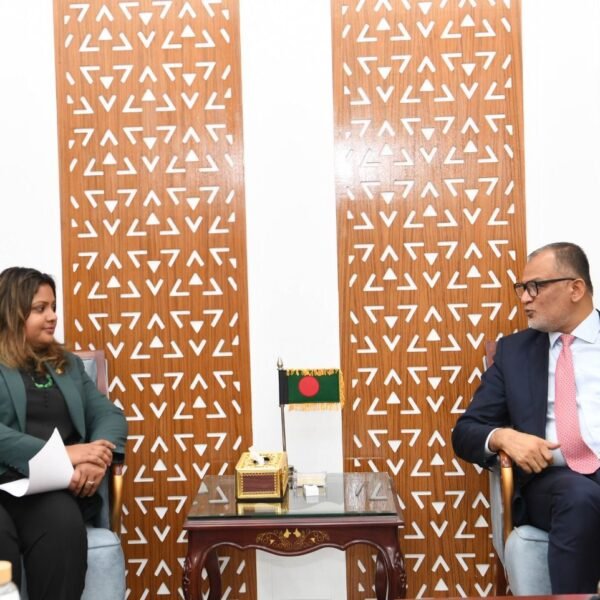 বাণিজ্য উপদেষ্টার সাথে মালদ্বীপের হাইকমিশনারের বৈঠক