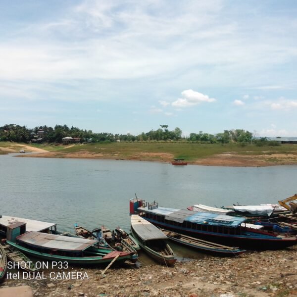 কাপ্তাই হ্রদে পানি স্বল্পতায় জনদুর্ভোগ