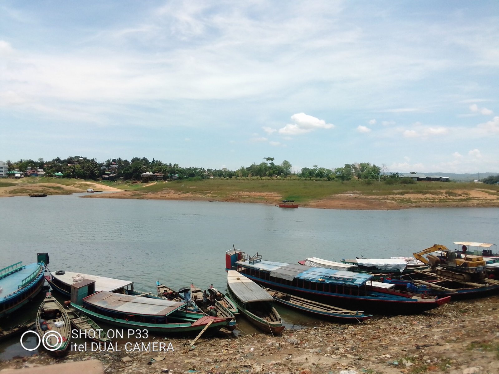 কাপ্তাই হ্রদে পানি স্বল্পতায় জনদুর্ভোগ