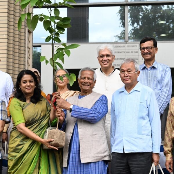 পরিবেশ সুরক্ষায় প্লাস্টিক বর্জনের আহ্বান প্রধান উপদেষ্টার