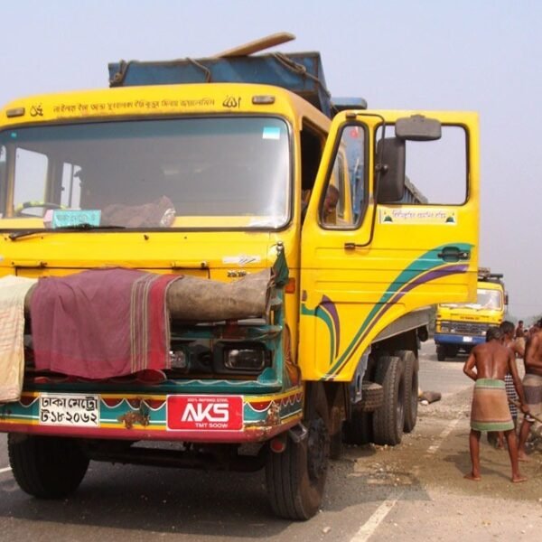 প্রশাসনকে বৃদ্ধালুঙ্গি দেখিয়ে পঞ্চগড়-বাংলাবান্ধা মহাসড়কের পাথর বালুর জমজমাট ব্যবসা