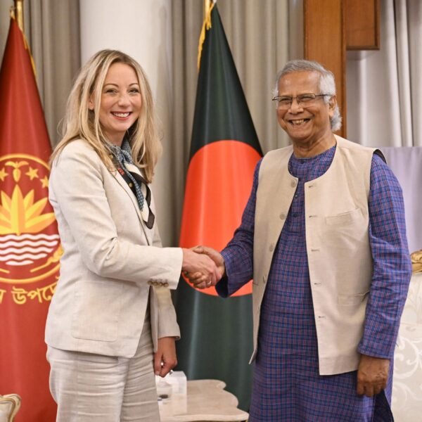 বাংলাদেশে স্টারলিংক চালুতে সরকারি প্রচেষ্টার প্রশংসা স্পেসএক্সের ভাইস প্রেসিডেন্টের