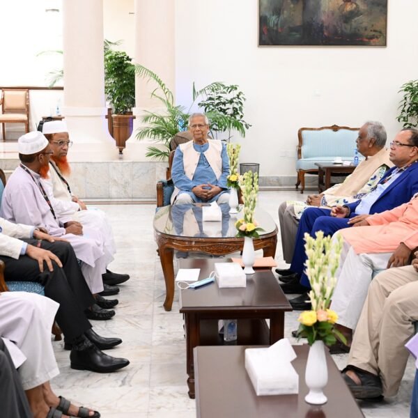 আরও কিছু রাজনৈতিক দলের সঙ্গে বৈঠকে করেছেন প্রধান উপদেষ্টা