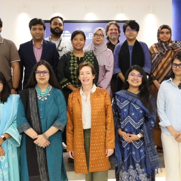 ফুলব্রাইট স্কলারদের অভিনন্দন জানালেন ইউএস চার্জ দ্যা অ্যাফেয়ার্স