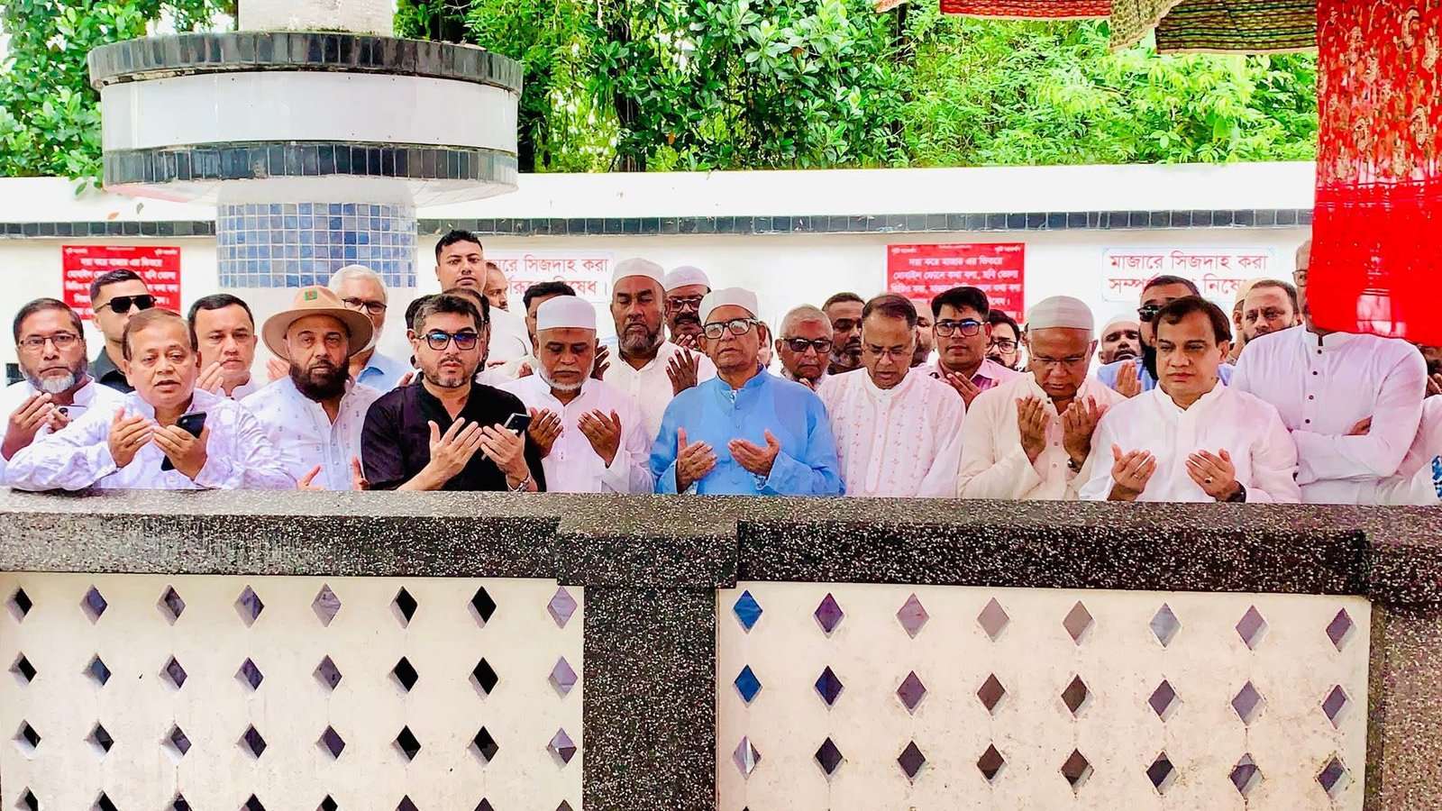 আগামী বছরের ফেব্রুয়ারিতে নির্বাচন প্রত্যাশা: শাহজালাল (র.)-এর মাজার জিয়ারত…