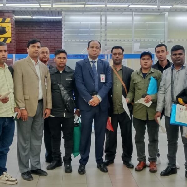 যুদ্ধ পরিস্থিতিতে ইরান থেকে দ্বিতীয় দফায় ৩২ জন প্রবাসী…