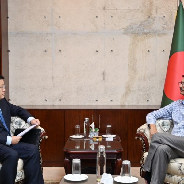 চীনা রাষ্ট্রদূতের সঙ্গে পররাষ্ট্র উপদেষ্টার বৈঠক: দ্বিপাক্ষিক সম্পর্ক জোরদারে&hellip;