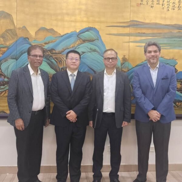 তৈরি পোশাক শিল্পে সহযোগিতা জোরদার করতে বিজিএমইএ সভাপতির সঙ্গে…