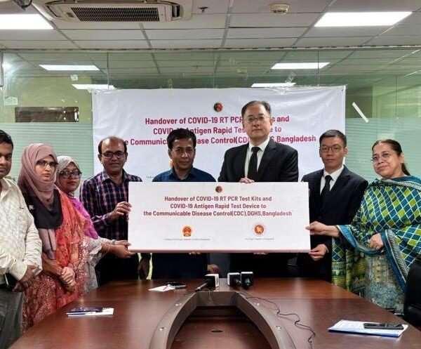 ঢাকাস্থ চীন দূতাবাস বাংলাদেশকে কোভিড-১৯ পরীক্ষার কিট হস্তান্তর করেছে