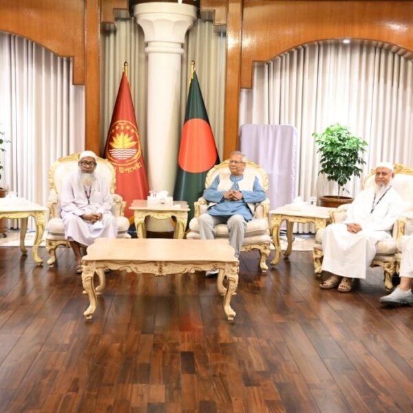 প্রধান উপদেষ্টার সঙ্গে হেফাজত নেতৃবৃন্দের সাক্ষাৎ