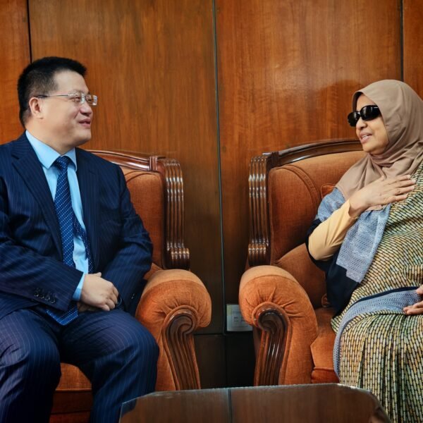 চীন-বাংলাদেশ স্বাস্থ্যখাতে সহযোগিতা আরও জোরদার হবে: স্বাস্থ্য উপদেষ্টার সঙ্গে…