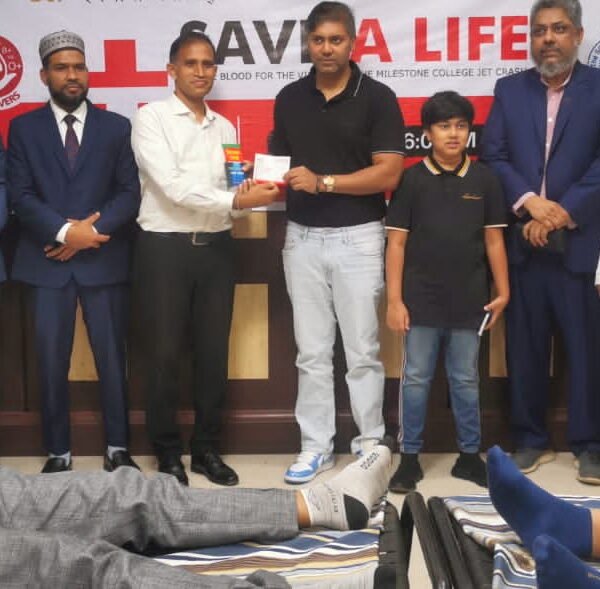 মাইলস্টোন দুর্ঘটনায় আহতদের পাশে দাঁড়ানোর জন্য সোনালী লাইফ রক্তদান…