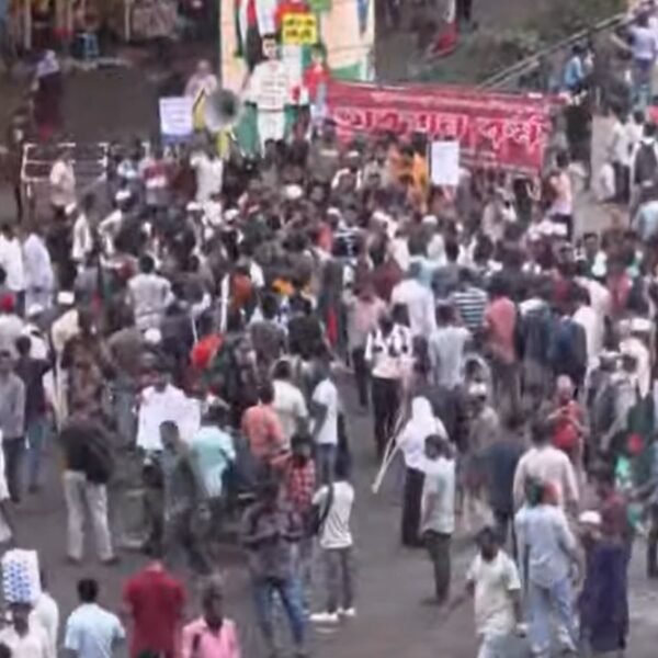 জুলাই সনদের দাবীতে শাহবাগে জুলাই যোদ্ধাদের অবস্থান