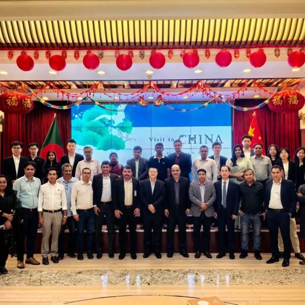 চীন সফররত প্রধান উপদেষ্টার কার্যালয়ের সাংবাদিক প্রতিনিধি দলকে চীনা…