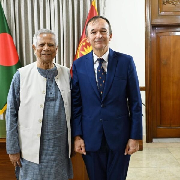 প্রধান উপদেষ্টার সাথে বিদায়ী সাক্ষাৎ করলেন ডাচ রাষ্ট্রদূত