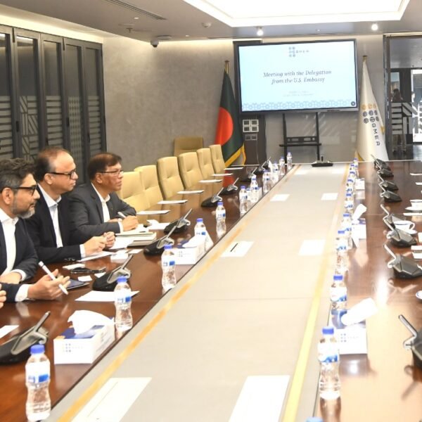 বিজিএমইএ সভাপতির সঙ্গে ঢাকাস্থ মার্কিন দূতাবাসের প্রতিনিধিদলের বৈঠক