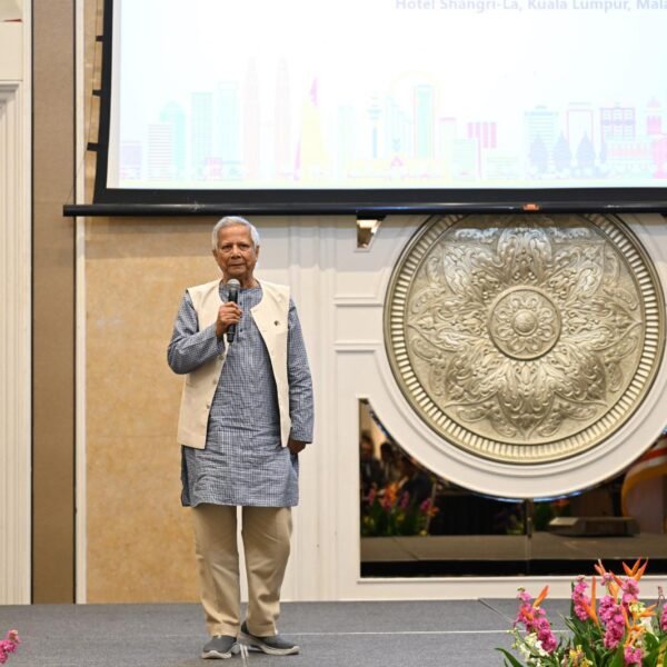 মালয়েশিয়ান কোম্পানিগুলোকে বাংলাদেশে বিনিয়োগের আহ্বান জানিয়েছেন প্রধান উপদেষ্টা