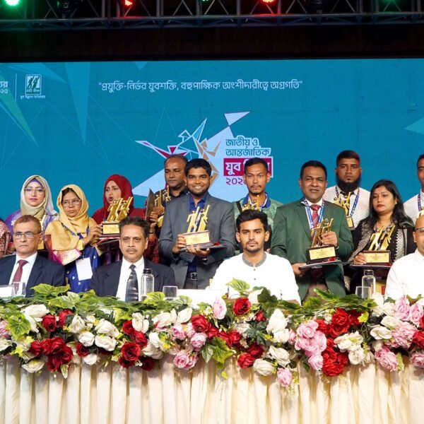 জাতীয় ও আন্তর্জাতিক যুব দিবসে ১৬ জনকে ‘যুব পুরস্কার…