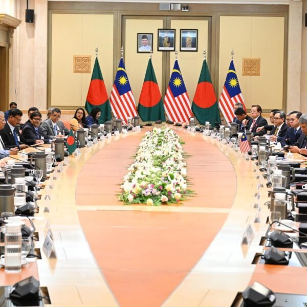 বাংলাদেশ ও মালয়েশিয়ার মধ্যে উচ্চ পর্যায়ের বৈঠক অনুষ্ঠিত
