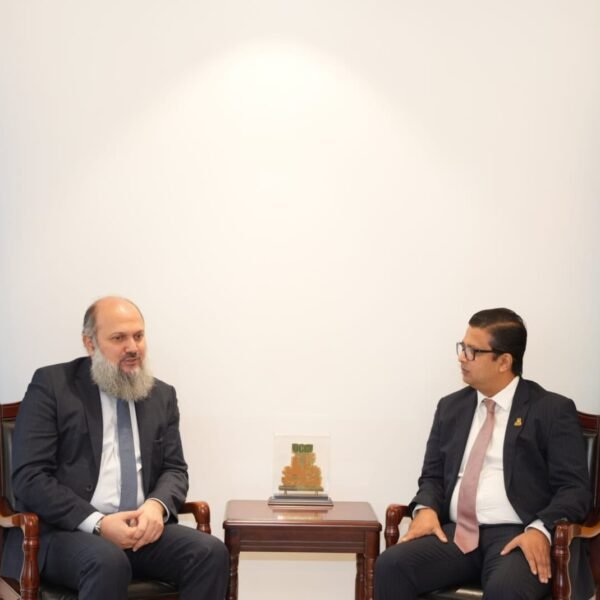 পাকিস্তানের বাণিজ্যমন্ত্রীর সাথে ঢাকা চেম্বার অব কমার্স অ্যান্ড ইন্ডাস্ট্রি…