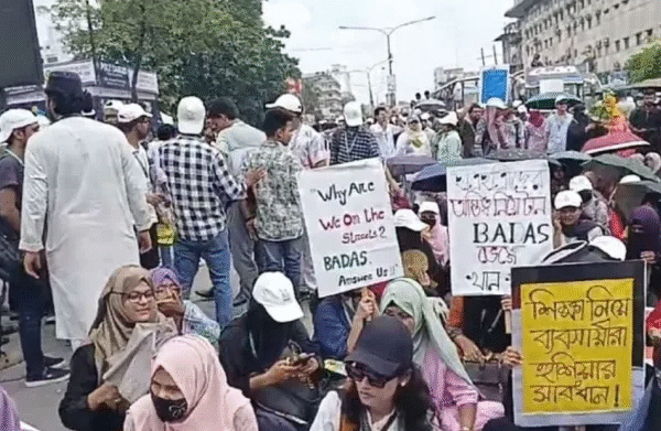 তিন দফা দাবিতে আজও বুয়েট শিক্ষার্থীদের শাহবাগ অবরোধ