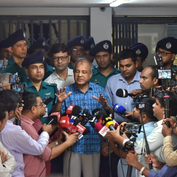 আওয়ামী লীগ অপকর্ম করতে চাইলে কোনভাবেই ছাড় দেয়া হবে&hellip;