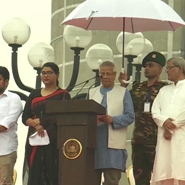 ‘জুলাই ঘোষণাপত্র’ পাঠ করছেন প্রধান উপদেষ্টা