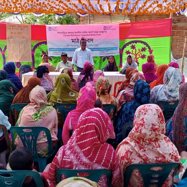 নবাবগঞ্জে প্রান্তিক জনগোষ্ঠীর জীবিকায় বৈচিত্য আনার উদ্যোগ